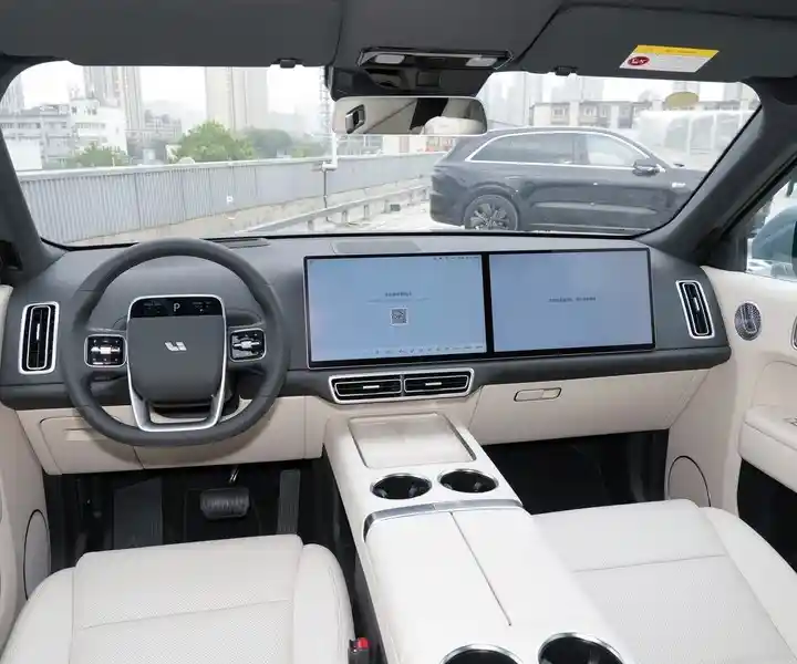 理想L8焕新版登陆天津滨海万达店,购车礼遇高达24047元