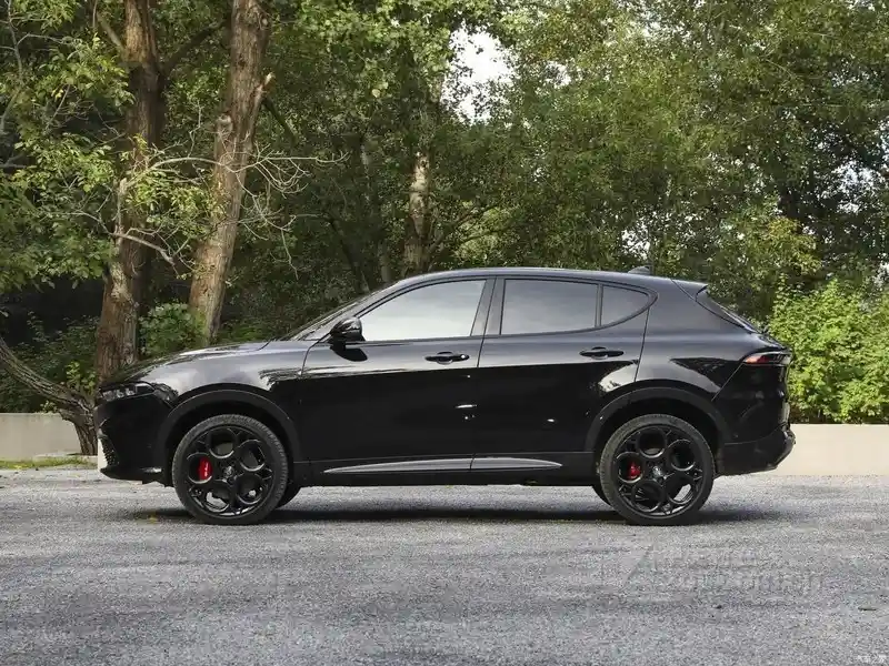 阿尔法·罗密欧Tonale托纳利震撼登场,19.68万起售引爆杭州车市