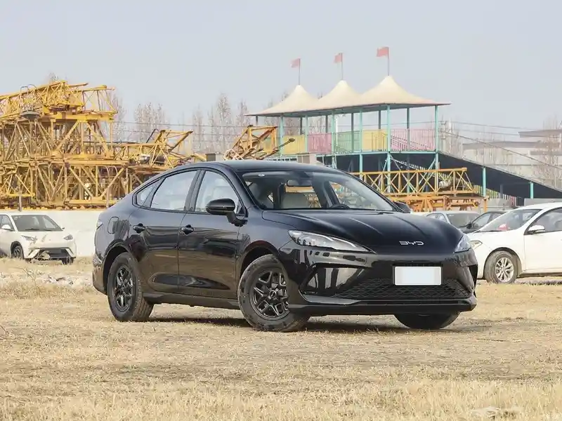 比亚迪海豹05 DM-i 2025款震撼上市,7.18万起开启智能出行新体验