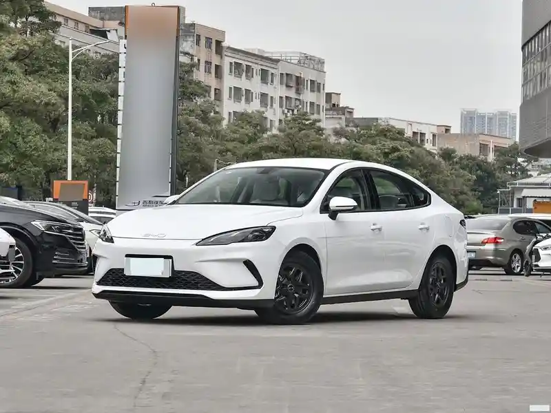 比亚迪海豹05 DM-i 2025款震撼上市,7.18万起开启智能出行新体验