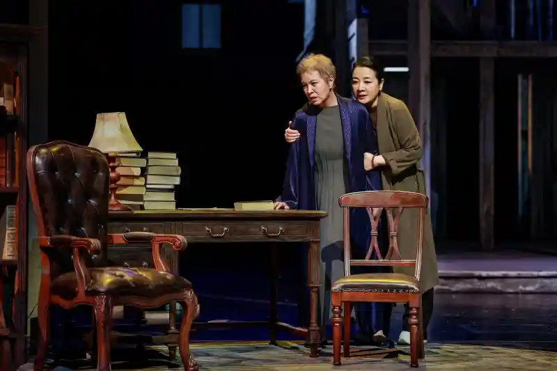 三代同台演绎普利策经典，《小郡之秋》引爆北京人艺舞台