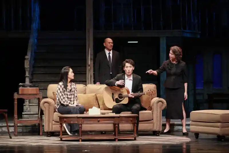 三代同台演绎普利策经典，《小郡之秋》引爆北京人艺舞台