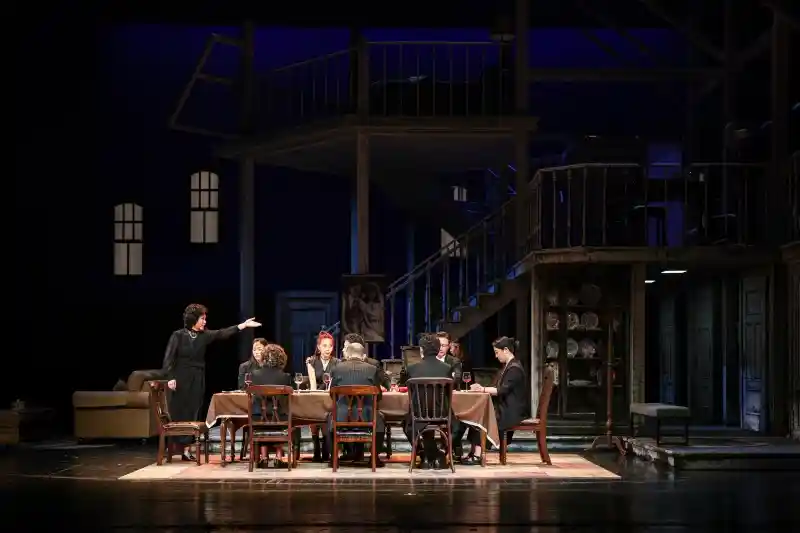 三代同台演绎普利策经典，《小郡之秋》引爆北京人艺舞台