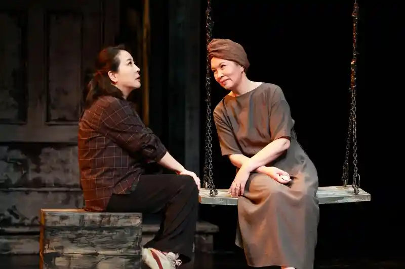 三代同台演绎普利策经典，《小郡之秋》引爆北京人艺舞台