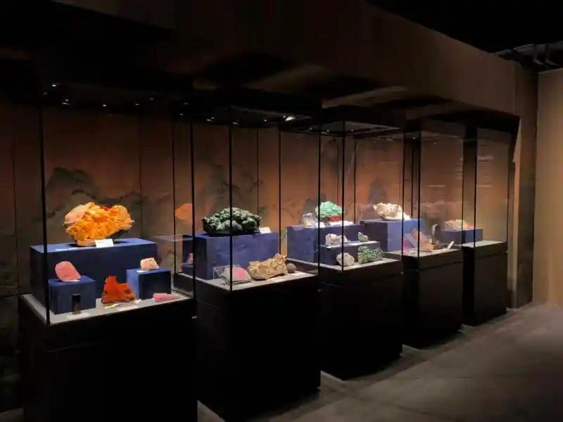 地心秘境现眼前：国家自然博物馆200余件稀世矿物岩石震撼亮相