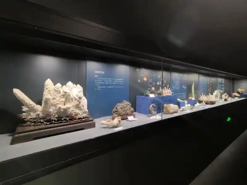 地心秘境现眼前：国家自然博物馆200余件稀世矿物岩石震撼亮相