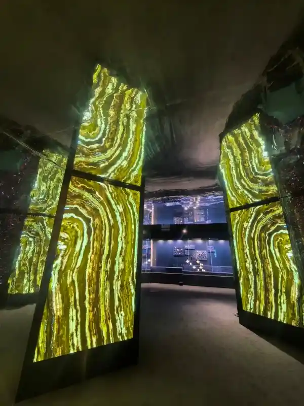 地心秘境现眼前：国家自然博物馆200余件稀世矿物岩石震撼亮相