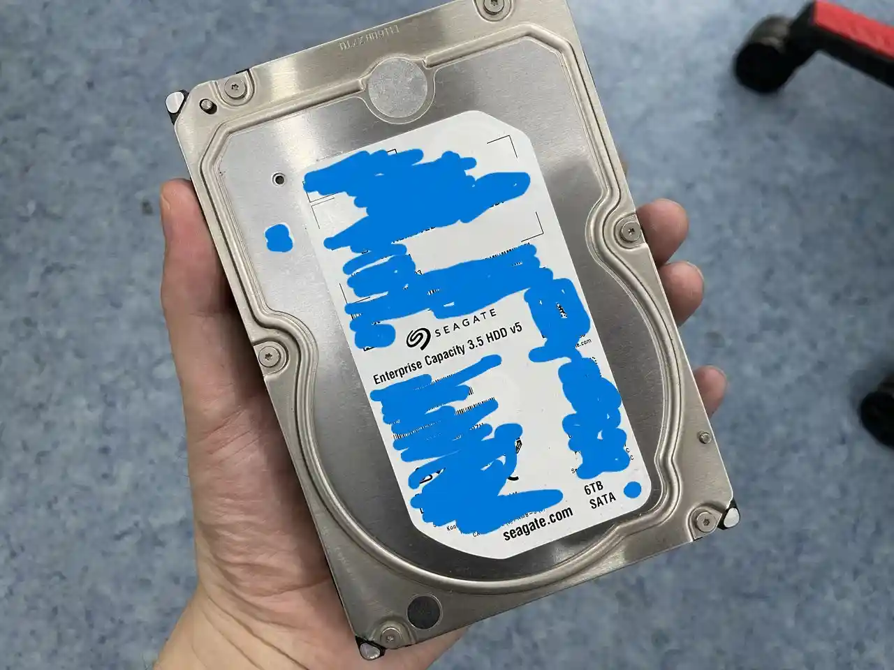 6TB企业硬盘遭Win11爆破？教你一键屏蔽系统更新，保命指南！