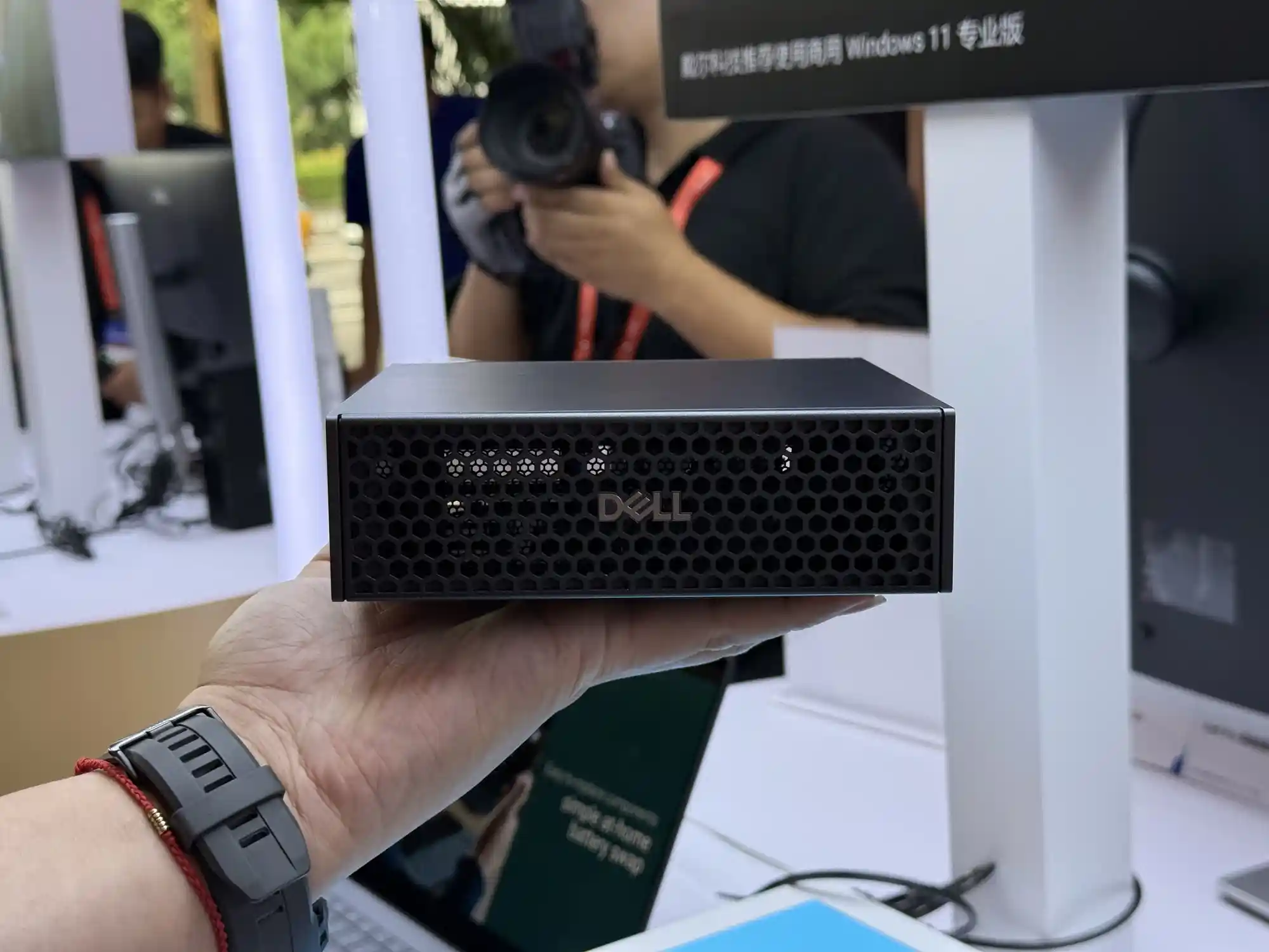 口袋里的超级算力！戴尔16 Plus颠覆性评测：AI性能随身带