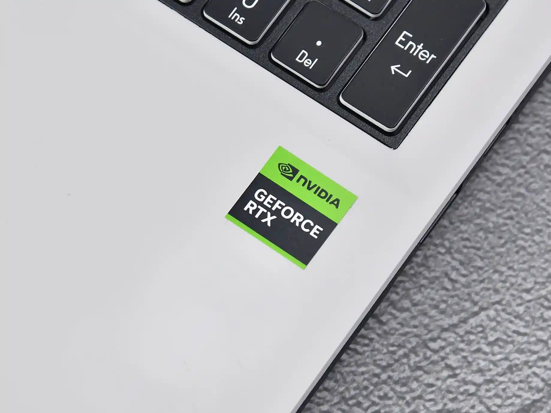 联想拯救者Y7000P 2025 AI元启:英伟达独显本性能升级新玩法曝光