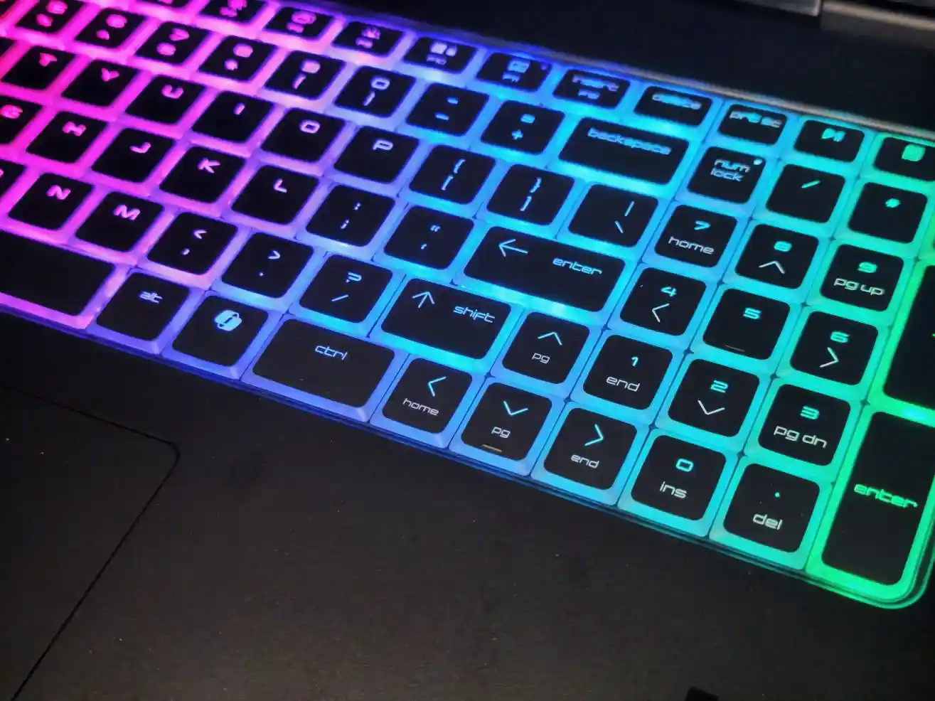 电竞狂潮再升级！HyperX暗影精灵MAX 16震撼登场：RTX 5080+32G内存，开启未来游戏新纪元