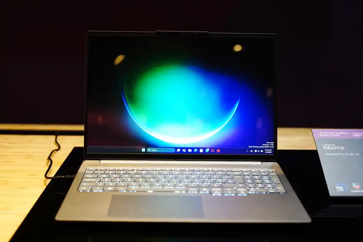 CES2026炸场！联想YOGA Air 14 Aura AI元启版首发：Ultra7 258V+32GB狂暴AI算力，重新定义轻薄本智能新纪元