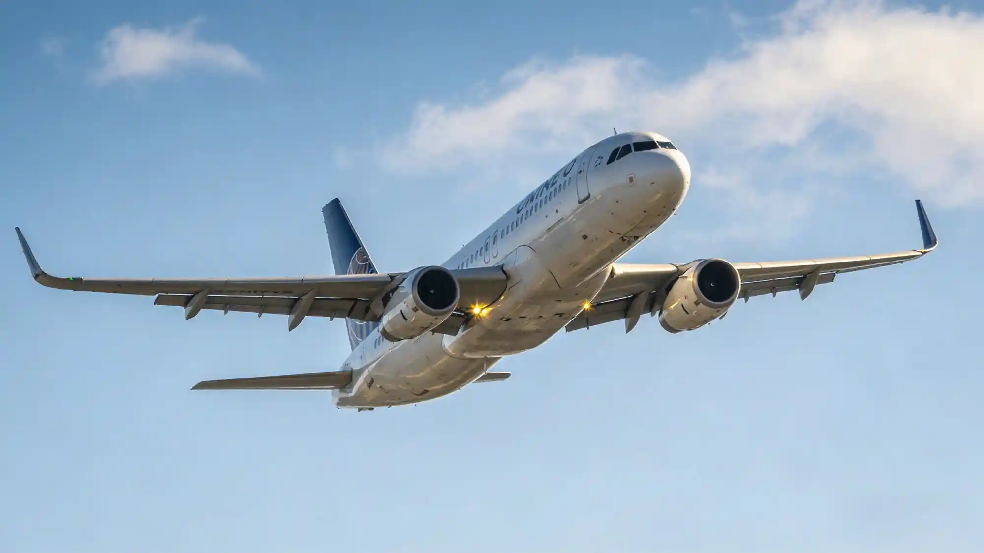 手机电池翻倍，笔记本为何还在续航焦虑？——联想拯救者Y9000P 2025至尊版深度解析