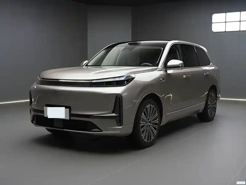 吉利银河M9 210km四驱版限时直降1万,深圳国畅光明店抢购热潮开启